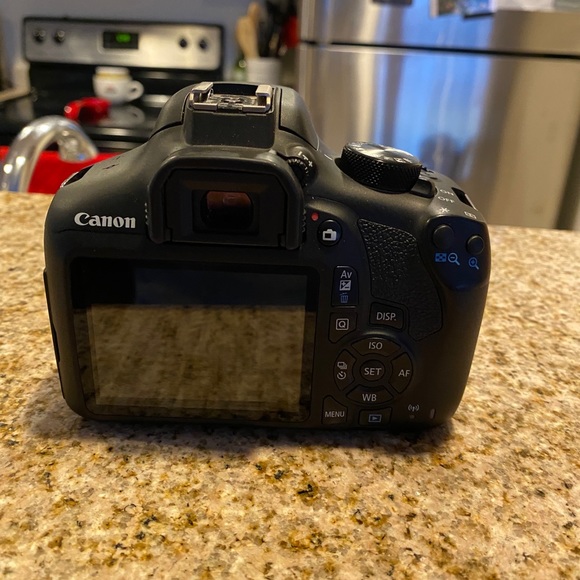 Canon Rebel T6 - Picture 2 of 6